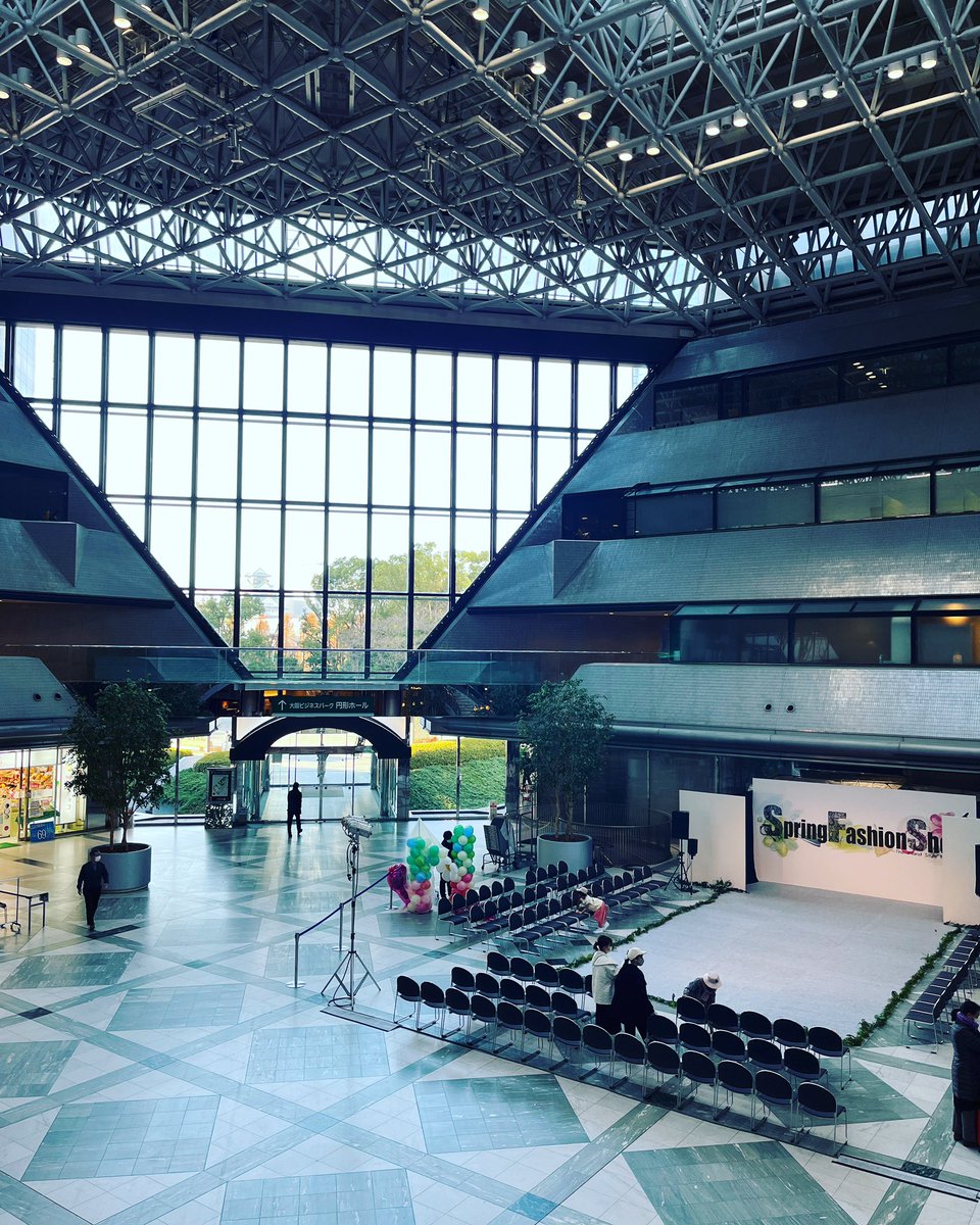 takemotokoji's tweet photo. 本日の現場！

#ツイン21 #アトリウム広場
#SpringFashionShow ＃キッズモデル　#mc https://t.co/EiL9lfx0DJ