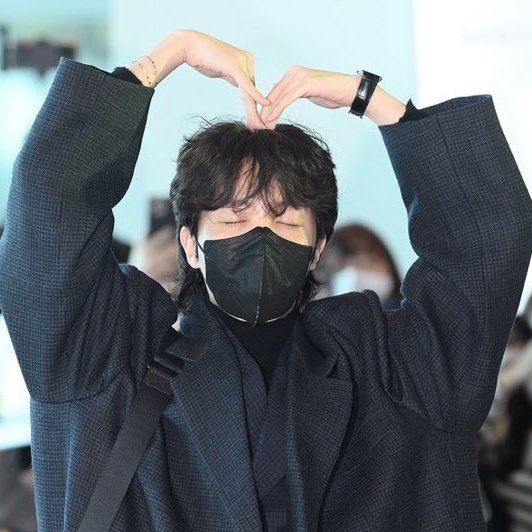 pjimndolly's tweet photo. hobi haciendo diferentes tipos de <3 https://t.co/sB14uMeKUl