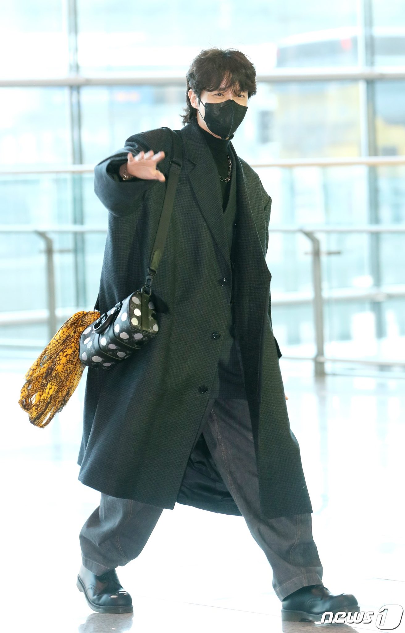 BTS PICS FOLDER 📁 on X: [📸PHOTOS] #Jhope has arrived at the ICN