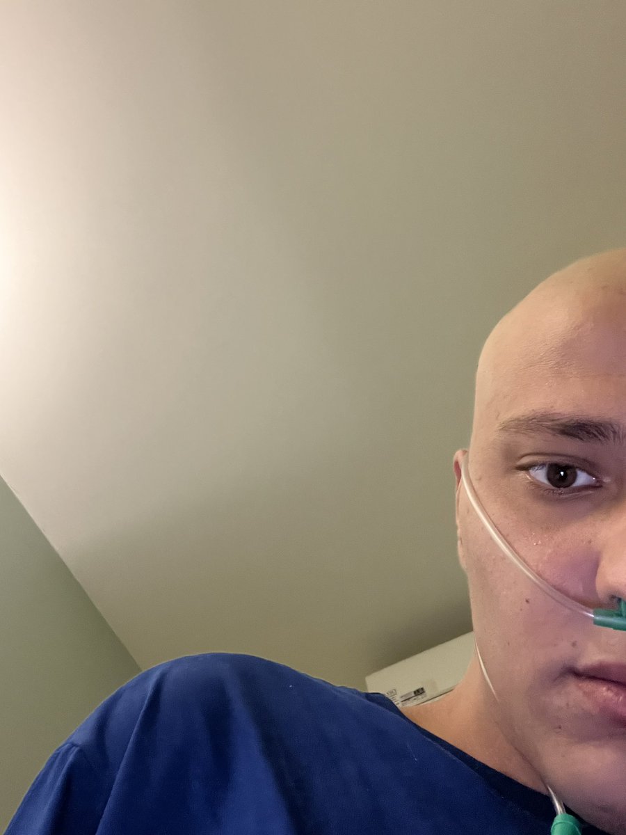 psychedelicmath's tweet image. Do nada internado com pneumonia e água nos pulmões. Tá sendo muito difícil, falta de ar que não acaba. Mas vou vencer mais essa pq meu Deus não dorme em serviço. Orem, mandem energias positivas ☹️