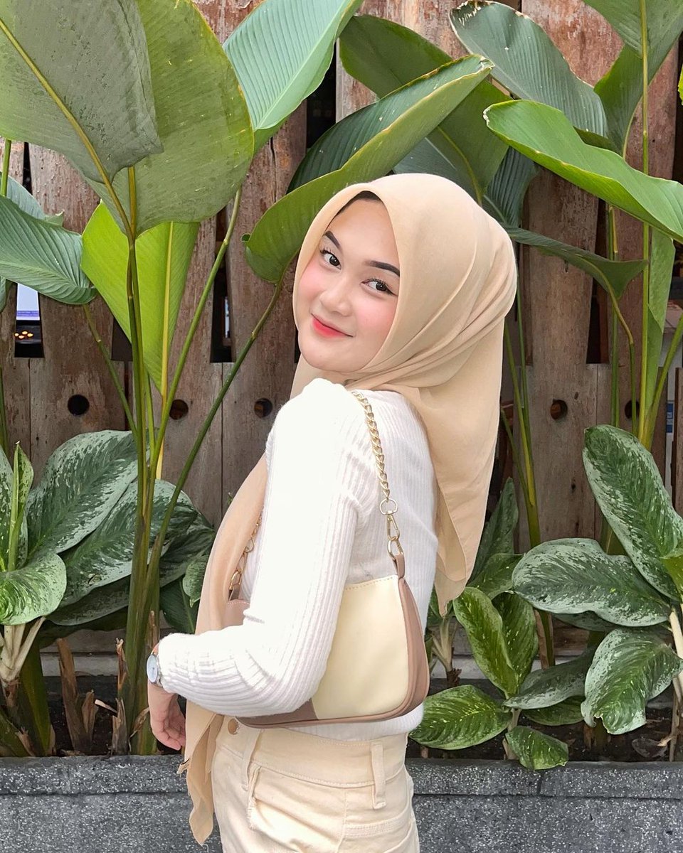 Icha56066826's tweet photo. Kalo foto ga bisa gaya.. tapi kalo main Pasti banyak gaya 🤭 https://t.co/hJCqTemA0Y
