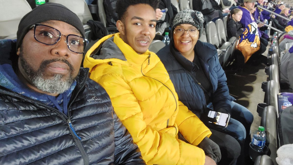42tcarter's tweet photo. Play Ball Bham #seriousfootball

#BirminghamBowl #gamestop https://t.co/GNN9j6fGwH
