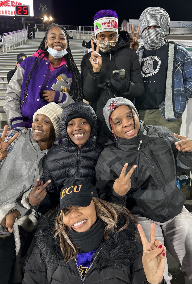 <a href="/wnfcfootball/">WNFCFootball</a>’s <a href="/AlabamaFire/">Alabama Fire</a> 🏈In the House! #BirminghamBowl