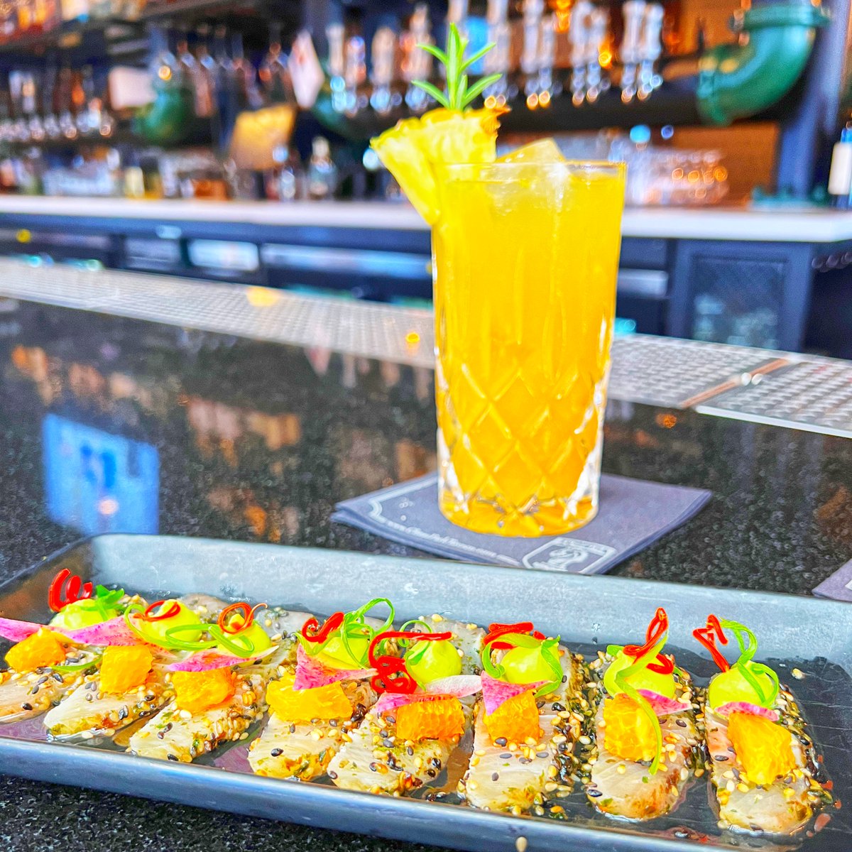 ChessParkLounge's tweet photo. 💎 A better dining experience awaits at #CPL #ChessParkLounge “Hey Siri, Navigate to Chess Park Lounge” 🌊 ⭐⭐⭐⭐⭐ #Elevated #Ambiance 🎶🍸 🌌 We are open. Join us! 🎉 Live Music ♟️✨ https://t.co/cos6konqrg