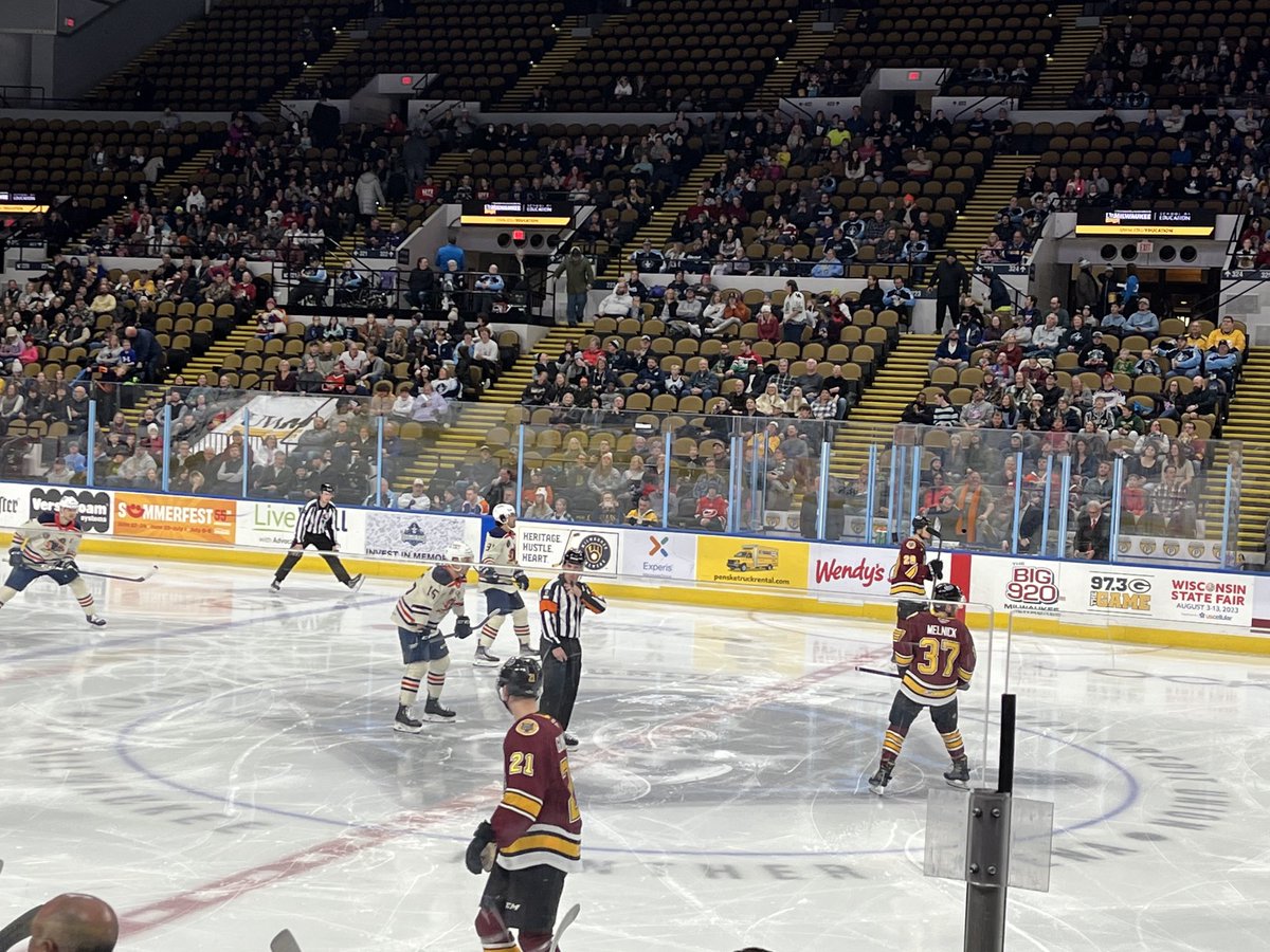 jdimig's tweet photo. Milwaukee Admirals hockey - great holiday event with family https://t.co/i8AETdAfrY