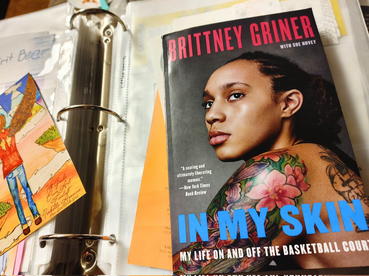 mrleebooks's tweet photo. #reading #InMySkin My Life On & Off the Basketball Court. Happy holidays @brittneygriner 🏀 #HoopLit #every1reads #BOOKMAN The bookmark Ima use for this read is an @elpasolibrary award winning artwork from one of our #QueenCobras #QueenBella #2ndaryLife #BrittneyGriner @SueHovey https://t.co/pUXNADGpWg