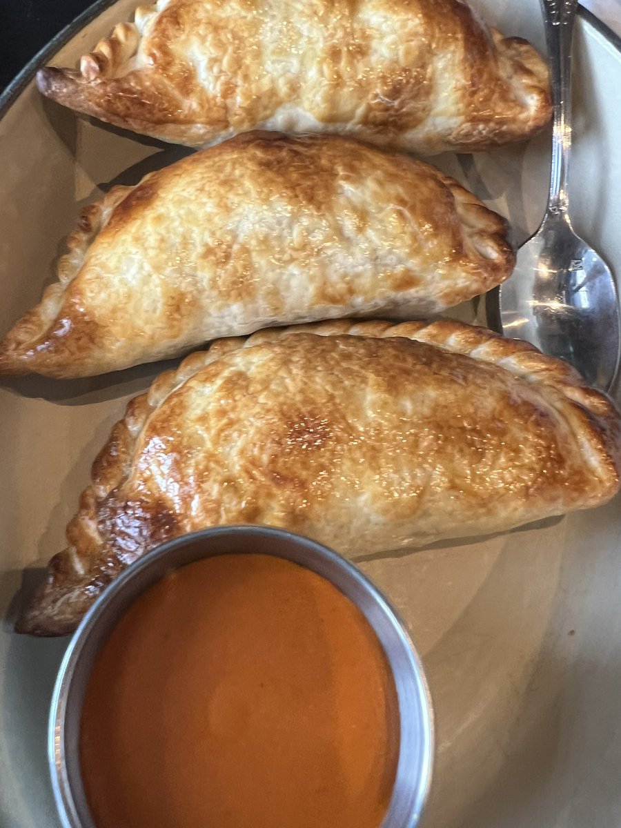 MTLGemma's tweet photo. We had a delicious Boxing Day lunch in Calgary at @charbar_yyc. I was excited to finally try out one of Chef Connie DeSouza’s restaurants. I’ve always admired her since her appearance on @TopChefCanada. 🍽️ https://t.co/4DkJzdl24h