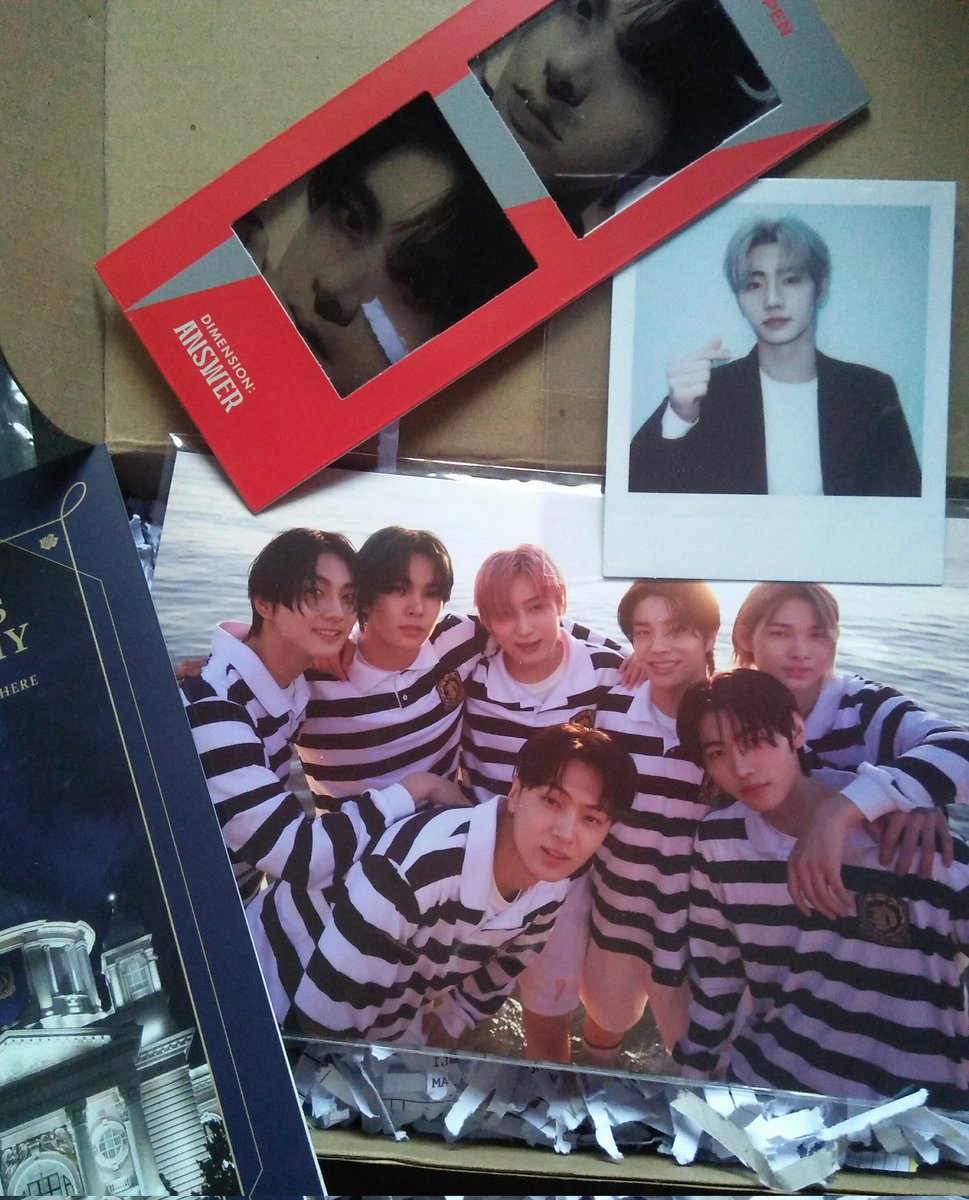 ansticeve's tweet photo. my order just arrived kanina and i got jake and hoon mwheeheheheheeh it's so pretty ^o^ https://t.co/GluF66zDlU