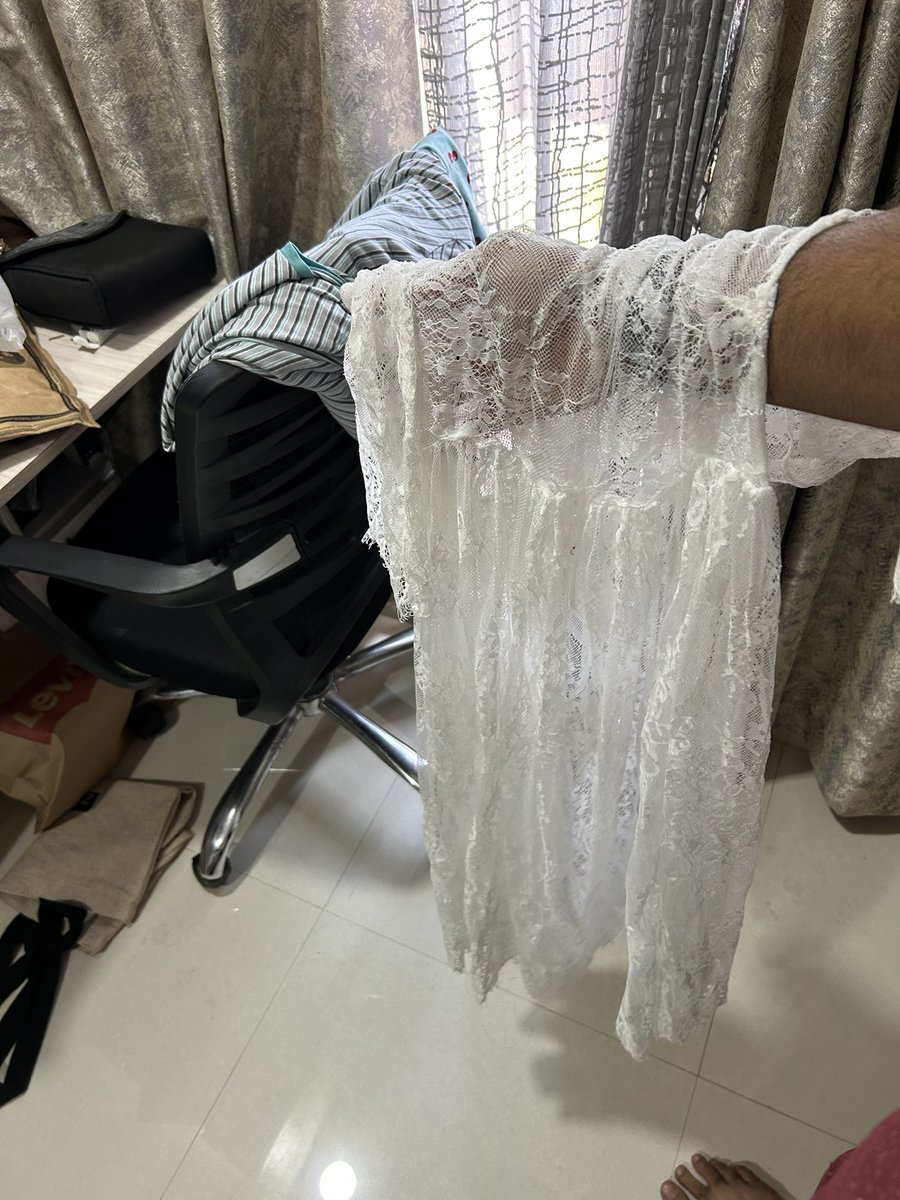 Ian_Banerjee's tweet photo. @myntra @MyntraSupport dear Myntra, sharing a terrible experience that has put me in a fix. The quality of dress for 4k is close to a fraud. Very disappointed as that was a new years dress https://t.co/XNYl6oZC0q