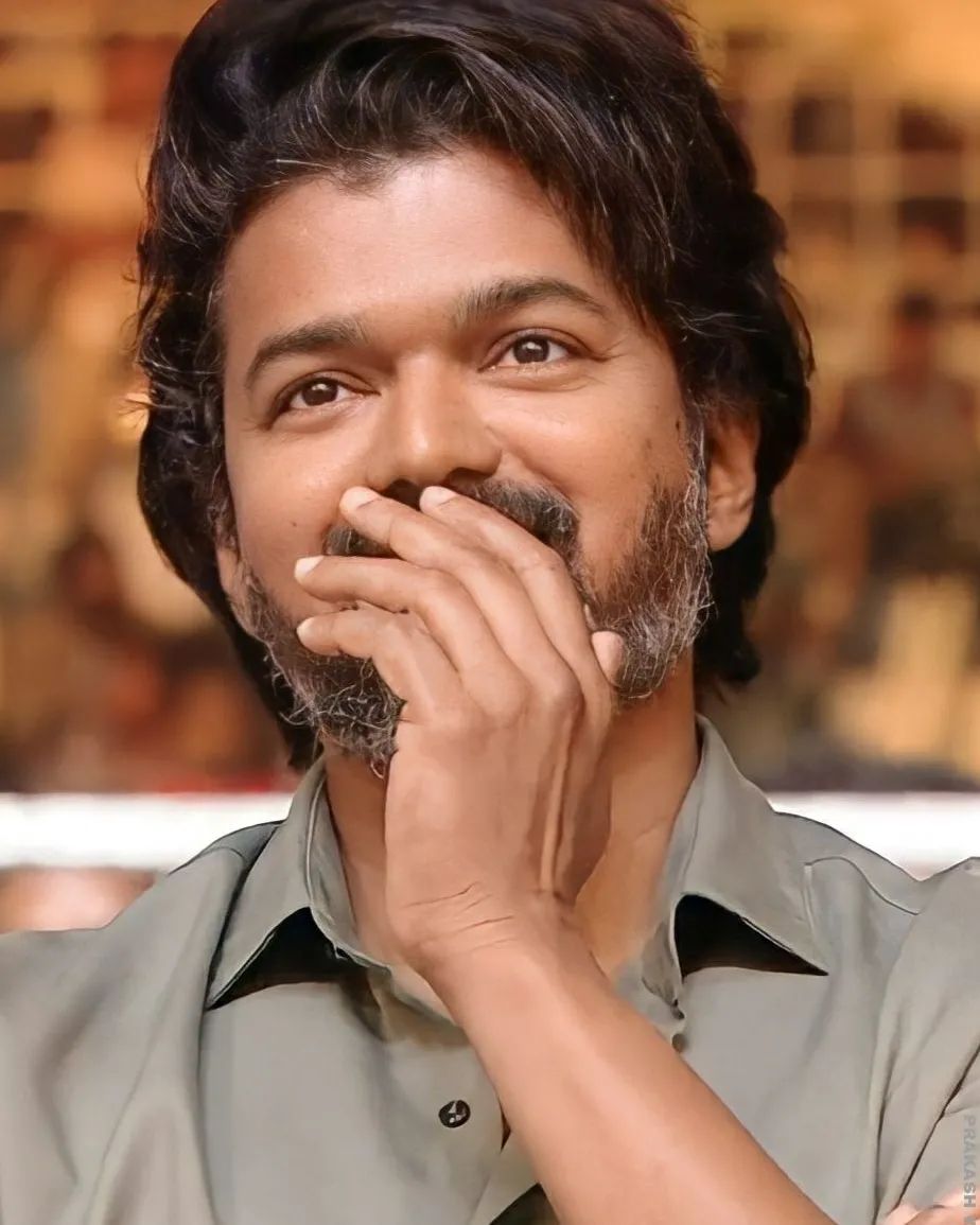 Ptavmi's tweet photo. #OurAddiction 🥺❤️🙏
#ThalapathyVijay 😍
#VarisuAudioLaunch 
@actorvijay @BussyAnand @TVMIkerala @TVMIoffl https://t.co/1hkVxU5BDu