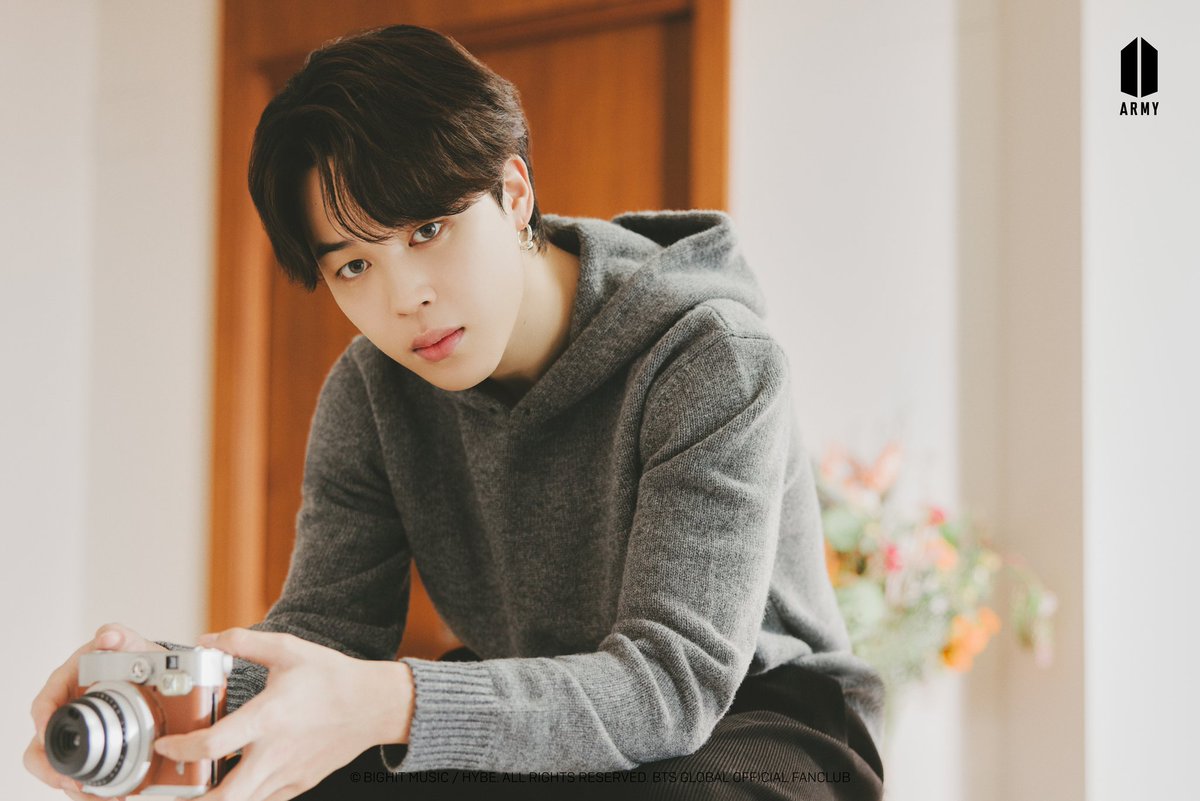 ARMY_fanca's tweet photo. BTS SUITE LIFE PHOTO (WHITE Ver) :: Jimin https://t.co/lbtvNhSexf
