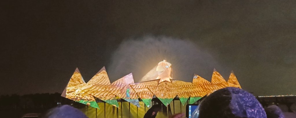samcaspus's tweet photo. Saw the 'Wings of Time' show in Singapore and it was truly magical! If you're are ever visiting don't miss out on this incredible spectacle. #wingsoftime #singapore #magic https://t.co/bQY94gimYK