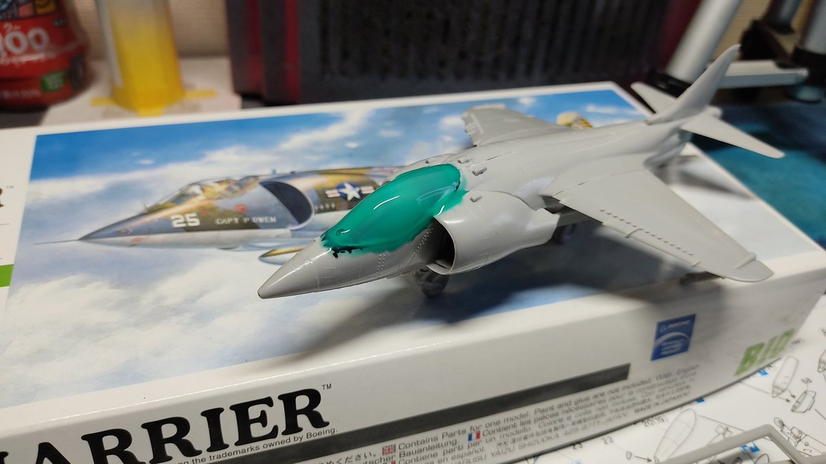 hamco513's tweet photo. 年末年始はプラモデル三昧。3個目の1/72ハリアー進捗です。機体の主要部分は組み立てた。キャノピーをマスキングして明日から塗装だね
#ハセガワ #プラモ #ハリアー #AV8A #HARRIER https://t.co/tiS1ZOQL9o