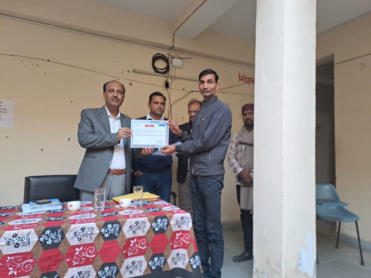 Ajay_0303's tweet photo. Our two BC SM Abu Rasid and Dhirendra Kumar got appreciation letter from RM CBI Darbhanga Bihar for their good performance in APY Campaign.
@Ashutos79143273 @rkmishra011 @BiharCsc @santoshkrtiwari https://t.co/ekP9XYJ3Vk