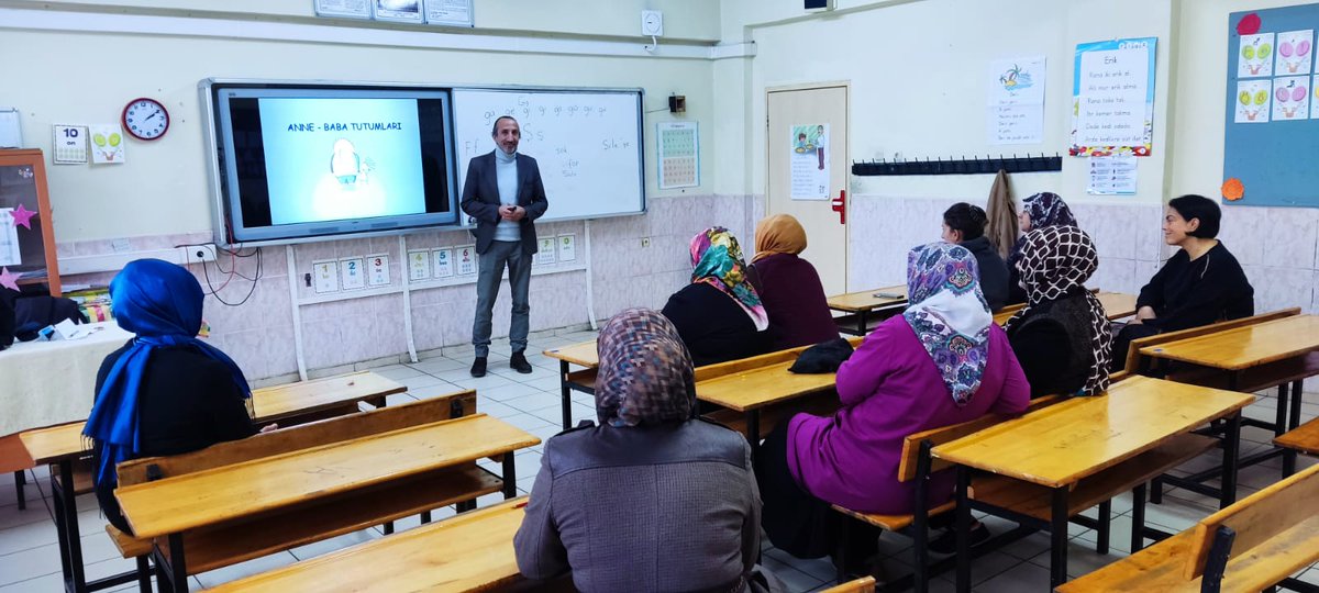 Kamurancelikio's tweet photo. Aile içi ilişkiler, ev yönetimi, çocukların fiziksel ve duyuşsal gelişimi konularında bilgi ve beceri kazanmalarına yönelik rehberlik edilmesi maksadıyla okulumuzda aile eğitimi veriliyor. #aileegitimi @samsunmem @tekkekoymem @MustafaUzunla13 https://t.co/byHITjQkcx