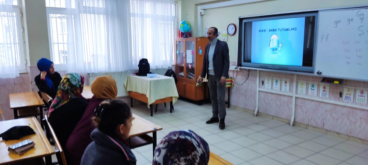 Kamurancelikio's tweet photo. Aile içi ilişkiler, ev yönetimi, çocukların fiziksel ve duyuşsal gelişimi konularında bilgi ve beceri kazanmalarına yönelik rehberlik edilmesi maksadıyla okulumuzda aile eğitimi veriliyor. #aileegitimi @samsunmem @tekkekoymem @MustafaUzunla13 https://t.co/byHITjQkcx
