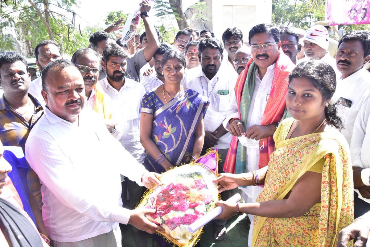 SingireddyBRS's tweet image. పెబ్బేరు మండలం కంచిరావుపల్లిలో రూ.15 కోట్లతో తలపెట్టిన వనపర్తి - పెబ్బేరు రహదారి విస్తరణ పనులకు శంకుస్థాపన చేసిన రాష్ట్ర వ్యవసాయ శాఖా మంత్రి @SingireddyTRS గారు