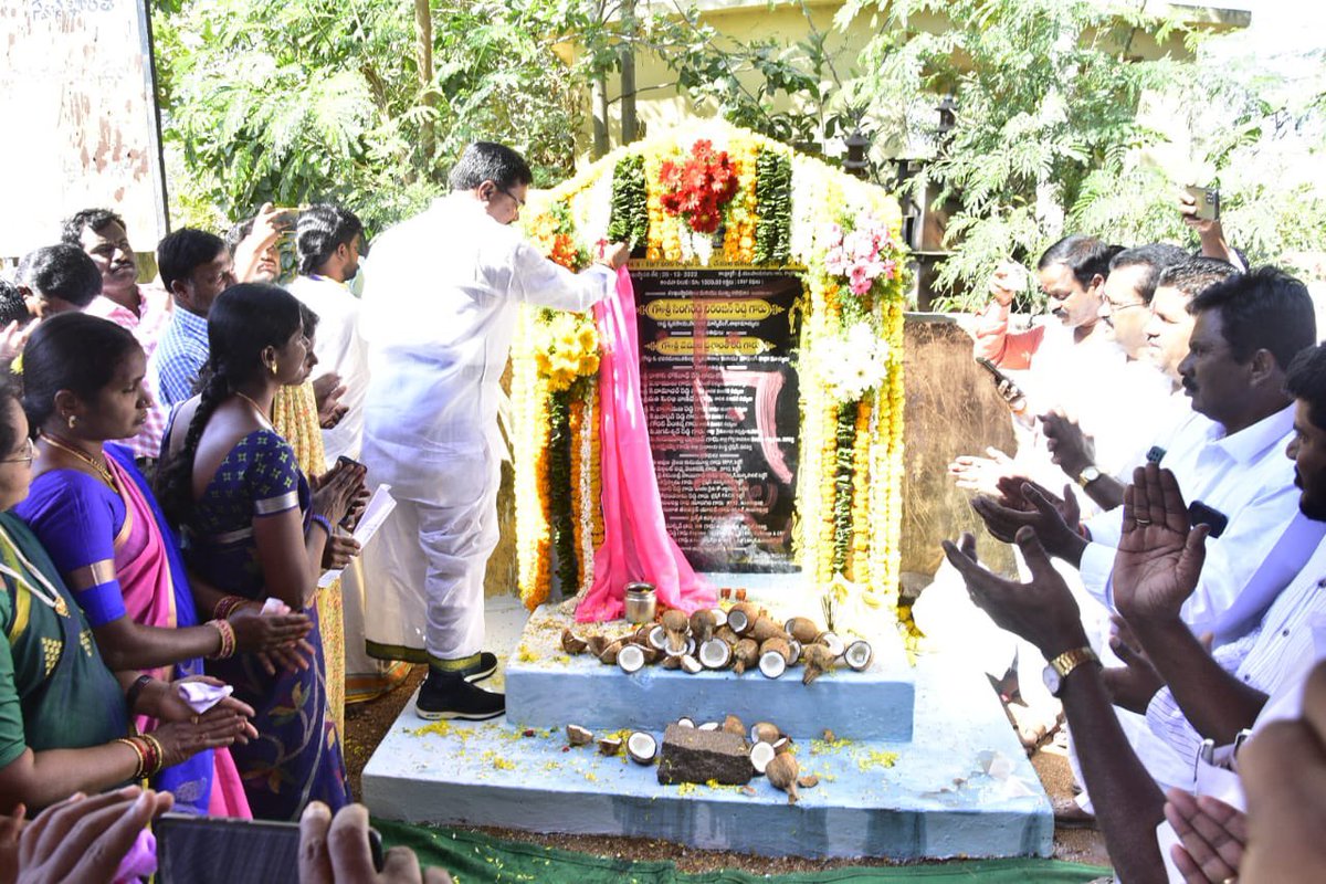 SingireddyBRS's tweet image. పెబ్బేరు మండలం కంచిరావుపల్లిలో రూ.15 కోట్లతో తలపెట్టిన వనపర్తి - పెబ్బేరు రహదారి విస్తరణ పనులకు శంకుస్థాపన చేసిన రాష్ట్ర వ్యవసాయ శాఖా మంత్రి @SingireddyTRS గారు