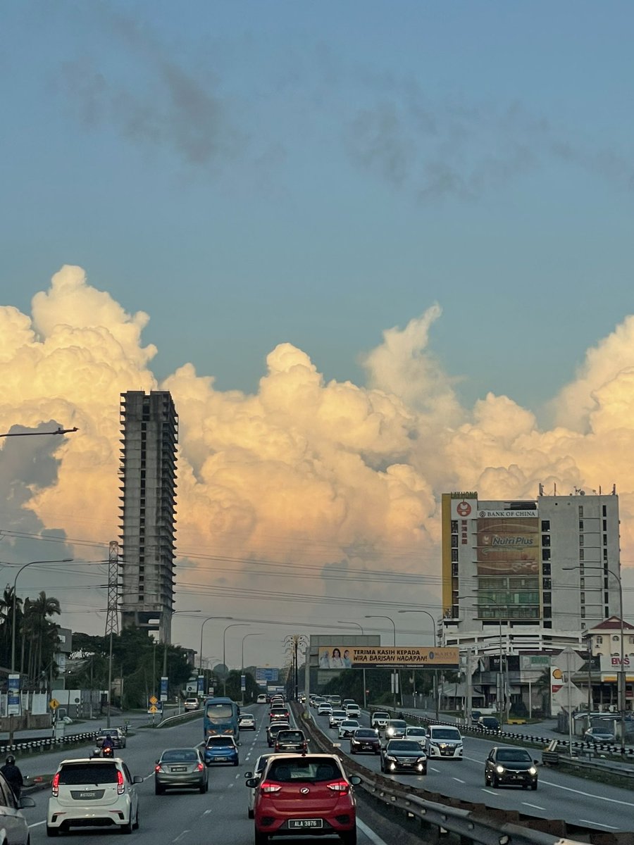 muhdnqiuddin's tweet photo. im in love with skies, tapi paling suka yang 4 ni https://t.co/kac2qLMr8e