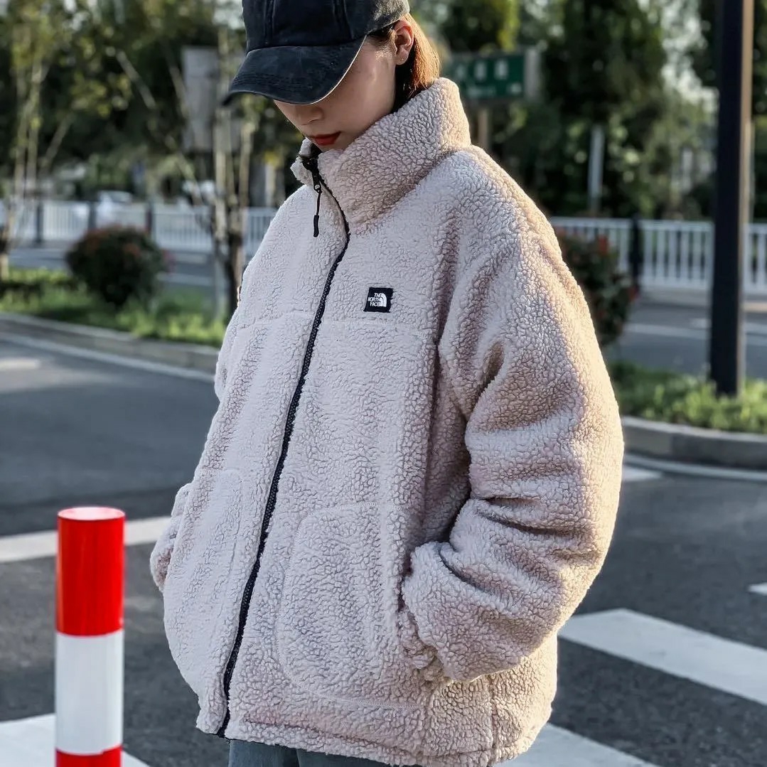 VogcopyN's tweet photo. The North FaceノースフェイスTNFは両側にラム毛の保温綿入れのコートを着ている。オリジナル品質の工場代理品、TheNorthFace北面ICONラムウール裏地＋綿両面着アウトドア保温22秋冬男女新型コート
#ノースフェイス #TheNorthFace #TNF
→ https://t.co/ch3c7Kjo6Z← https://t.co/Al1fqpIjL8