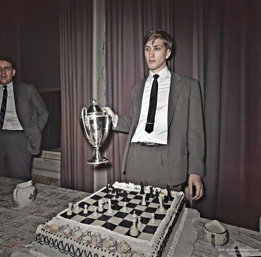 Bobby Fischer in the Marshall Chess Club, 1957. : r/chess