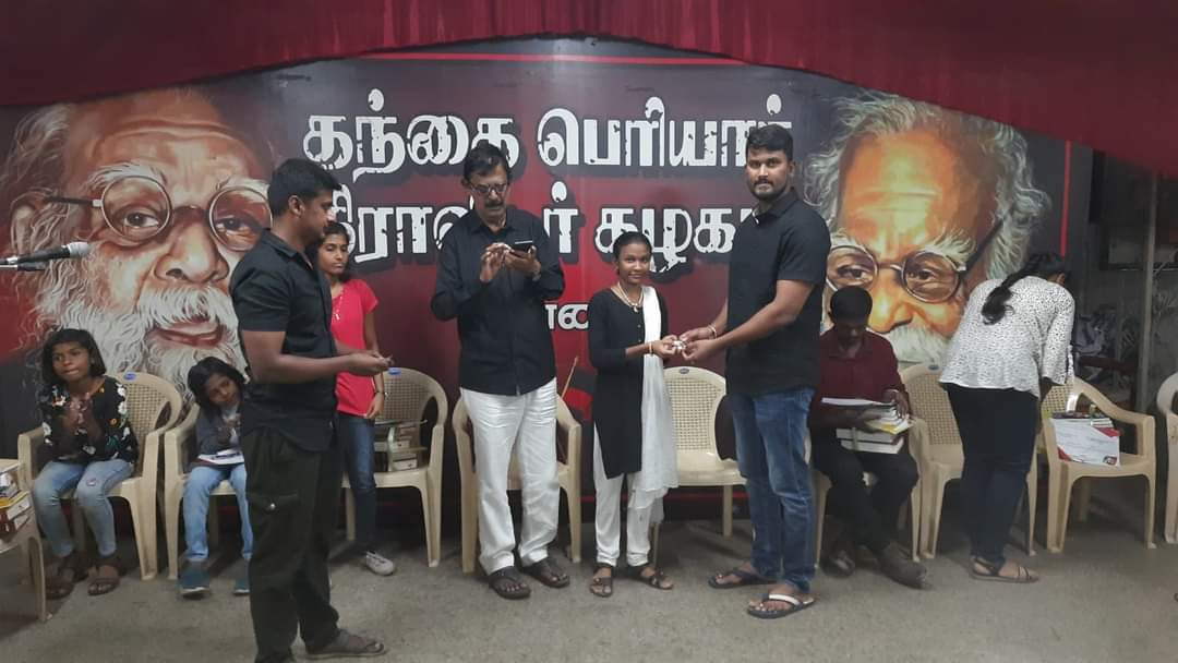 25.12.22 அன்று தபெதிக <a href="/Manojku38000500/">adharmam</a> அதர்மம் சேனல் வழியாக நடத்திய பேச்சுப்போட்டியில் வெற்றி பெற்றவர்களுக்கு பரிசுகள் வழங்கும் விழாவில் சிறப்பு விருந்தினராக பங்கெடுத்தபொழுது...

மனோஜிக்கு நன்றியும் வாழ்த்துகளும்...