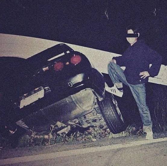 crazy_yakitori's tweet photo. #MidnightRacingTokyo
 #ROBLOX 
1990’s R32 crash lol https://t.co/MVvhumHY6E