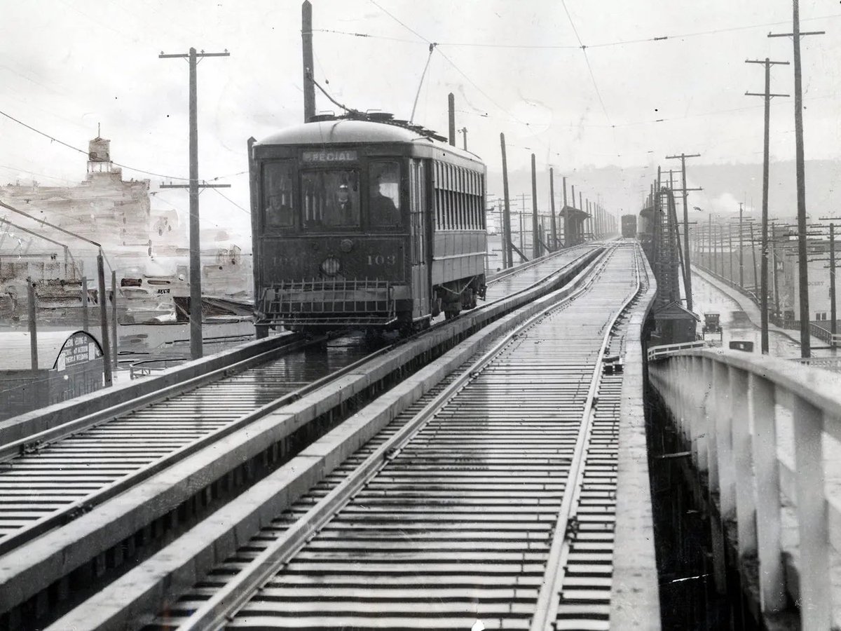 MinusPeach's tweet photo. Thinking about how 100 years ago Seattle had elevated streetcar tracks that went from downtown to west Seattle. https://t.co/SsLoxhdrjb