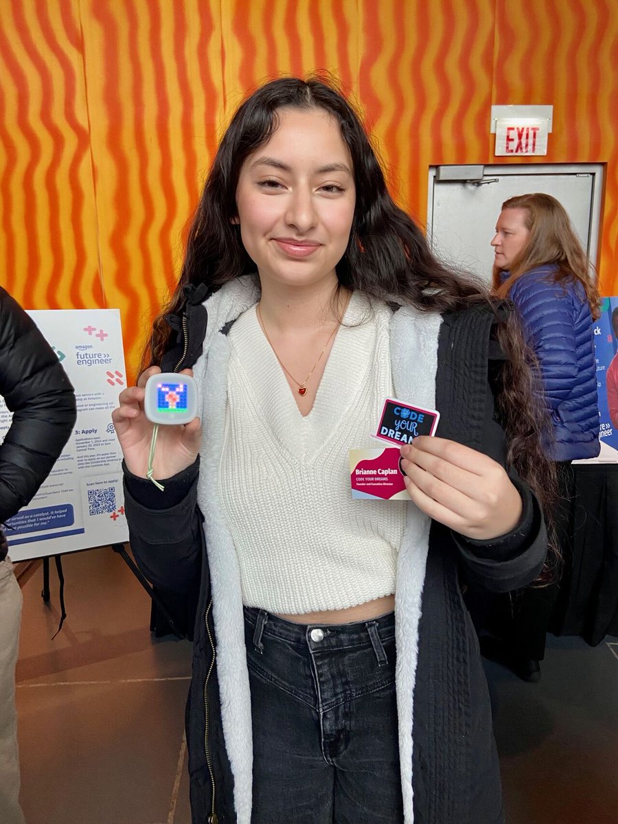 Thanks to @WeCodeDreams, dozens of young people in Chicago got to experience imagi Python at the Illinois Computer Science Opportunity Fair! 🤩🎉 #edtech #coding #python #computerscience #imagicharm