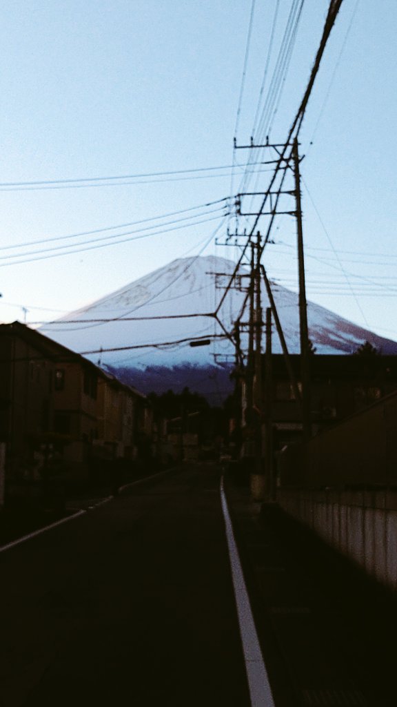 Gotemba_R_342's tweet photo. さてと😀
あ さてと❗😀
大阪の実家に帰るため
一路拠点である 琵琶湖へ向かい前進するぞ❗😄
途中モービル移動運用中🤭 https://t.co/8NMwKrmk4s