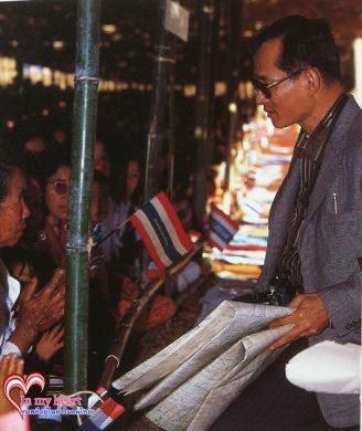 "ฐานะตำแหน่งข้าพเจ้าเป็นกษัตริย์ แต่หน้าที่ของข้าพเจ้าที่ข้าพเจ้าทำอยู่ .....ข้าพเจ้าแค่ทำสิ่งต่างๆที่ข้าพเจ้าคิดว่าจะเป็นประโยชน์ต่อประเทศไทย ...ข้าพเจ้าไม่มีแผน ข้าพเจ้าแค่รู้ว่าวันนี้ข้าพเจ้าต้องทำอะไรแล้วก็ลงมือทำ ข้าพเจ้าไม่รู้ว่ามันคืออะไรบ้าง