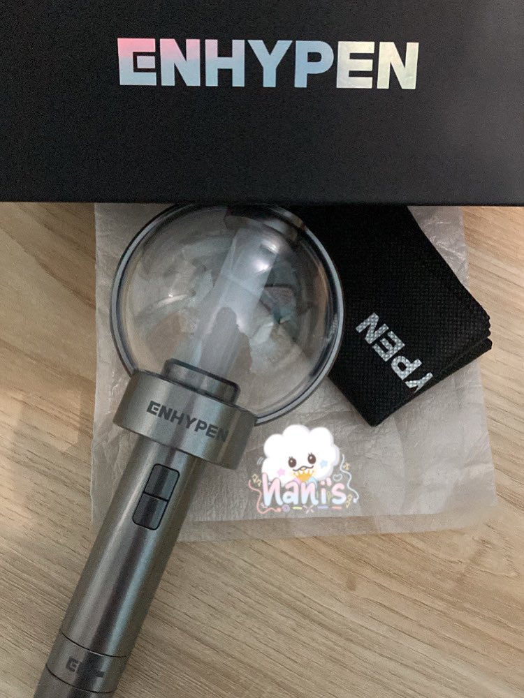 sunghooniveus's tweet photo. wts/want to sell (in rush)

╰┈➤ Lightstick Enhypen (preloved) 

✎ good condition
✎ official
✎ fullset
✎ dom bandung (ina), bisa cod jg~
✎ dm for price &amp; condi!<3

rts and likes are appreciated! ♡ 

# tags: wts want to sell lightstick ls enhypen enha ina engenebong engene https://t.co/6eOQief03A