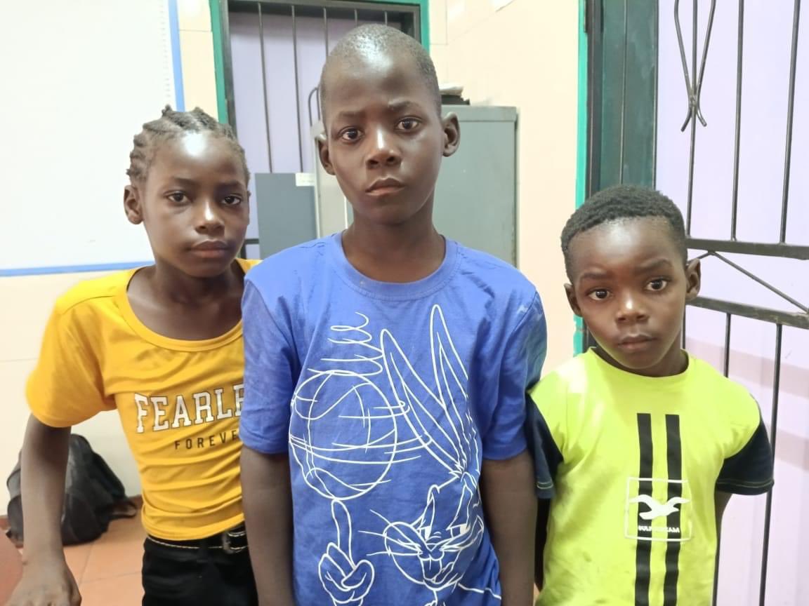These kids got lost at ivory park and they are now at ivory Police station. Their mom is not reachable. they say they are from rakgwatha ext zebediela. The Kid’s names are Lerato, thabang &amp; mathebula.

Retweet For Awareness
