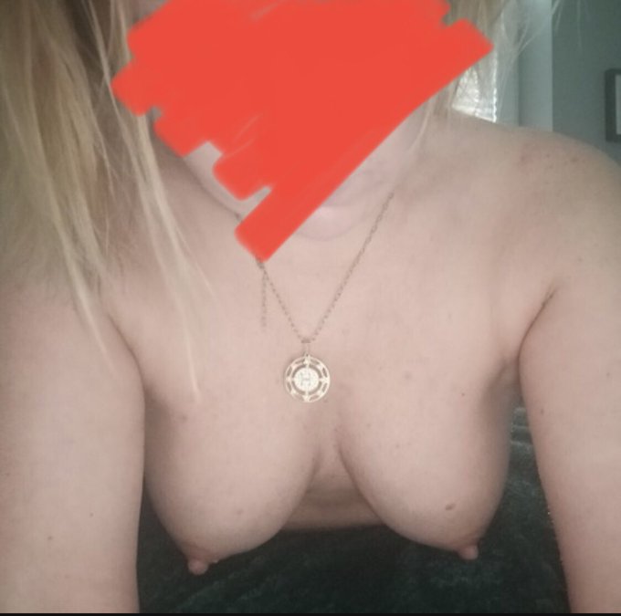 My boyfriend's friend from work sent him this picture 😂😂😁 https://t.co/eHuTQ4JDA4<a href="/tag/footfetish"class="tags"><span>#footfetish</span></a><a href="/tag/shoes"class="tags"><span>#shoes</span></a><a href="/tag/highheels"class="tags"><span>#highheels</span></a><a href="/tag/feet"class="tags"><span>#feet</span></a><a href="/tag/domination"class="tags"><span>#domination</span></a>