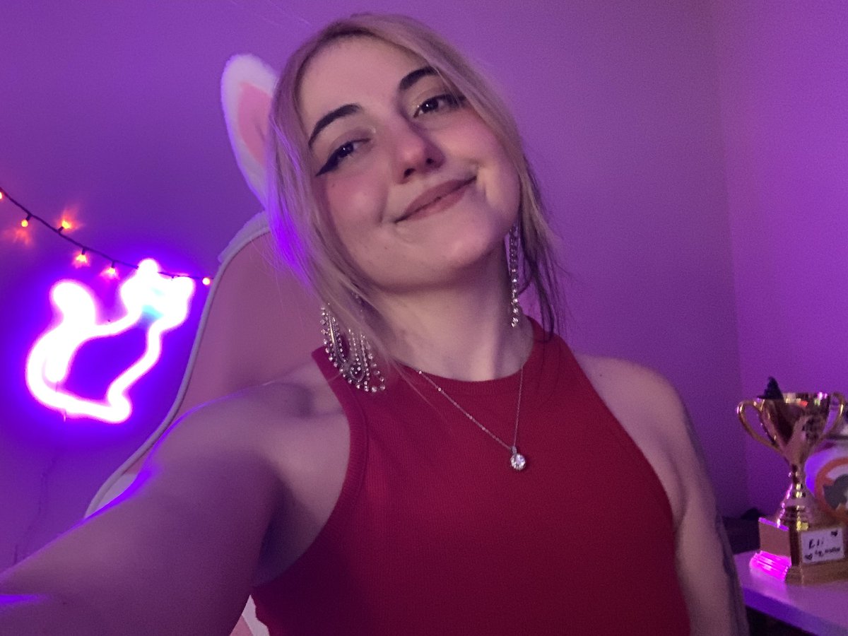 _cass_ass's tweet photo. happy Honda days!!! doin a goofus stream 🥹 https://t.co/KXckP23AEe #happyhondadays #toyotathon #TwitchStreamers #smallstreamer #TwitchAffiliates https://t.co/UF3ShENshL