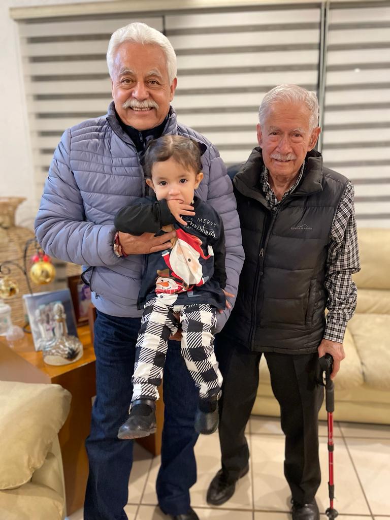 GascaLlP's tweet photo. Los abuelos #maestrosdevida #raíces #muerodeamor #bendecida https://t.co/iQRIdIkyTS