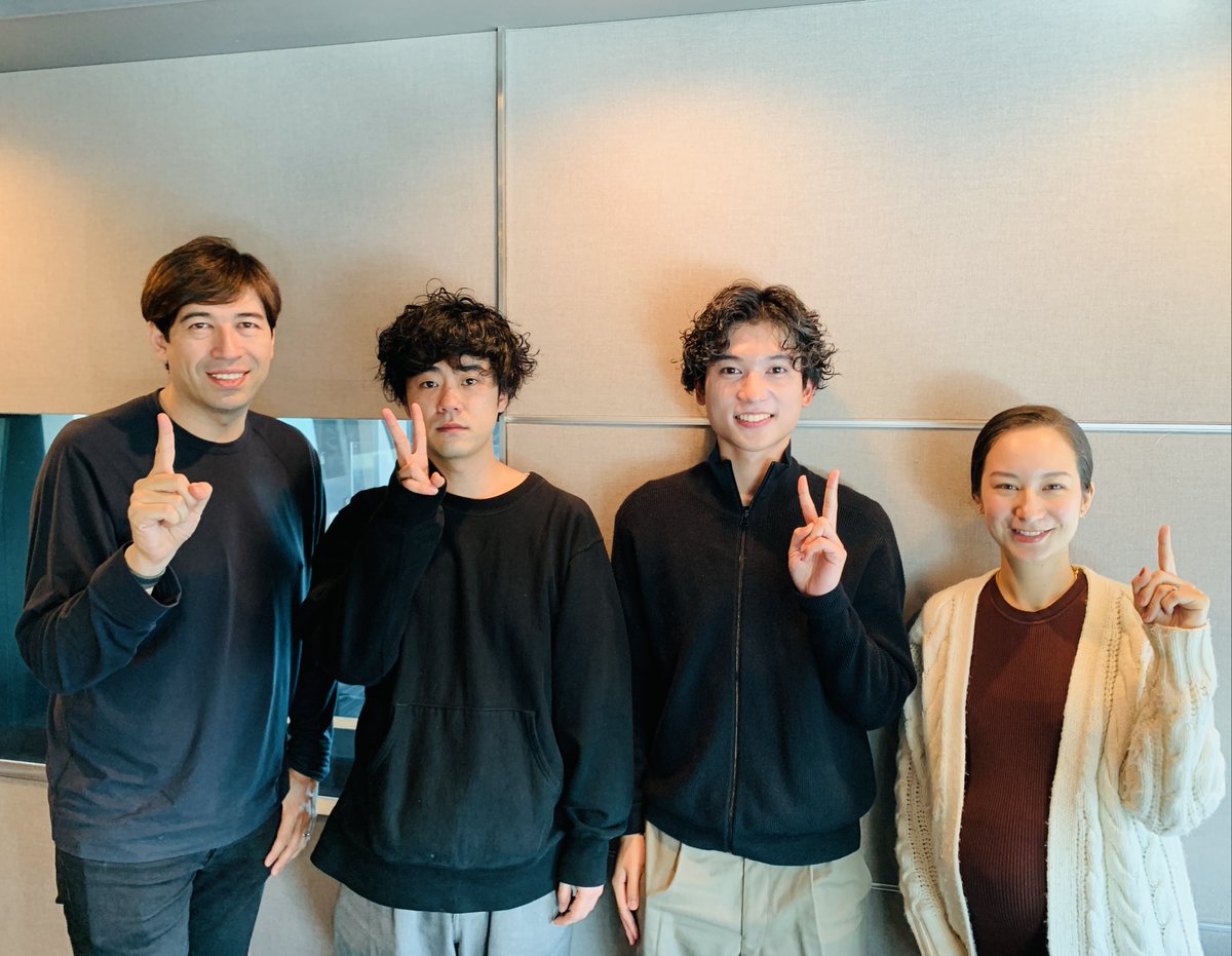 stepone813's tweet photo. 【MAP TO THE FUTURE】
香川県直島出身ピアノマン🎹
#堀内洋之 さん&
イギリス生まれ/大阪育ちの
シンガーソングライター/トラックメーカー
#Suhm さんが生出演!
偶然にも2人のファッションがそっくり!!
聴くには→ https://t.co/ZPnP96jUHj
#jwave #stepone813
#radiko #ABEMA #jwavemap https://t.co/deOn3fntUB