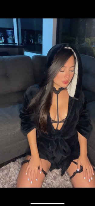 Happy night guys, go to chat with me https://t.co/yMWtDcNnNd https://t.co/pPdUuO29wN