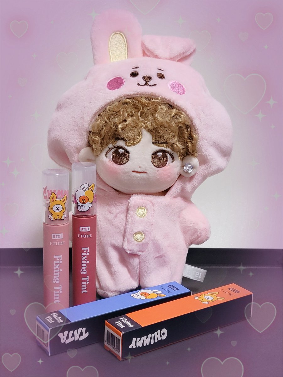 pecodale28's tweet photo. 토끼🐰着ぐるみのTATAとCHIMMYが
可愛いﾃｨﾝﾄ💋

#BTS #防弾少年団 #방탄소년단 #テヒョン #V #テテ #トイプーテテ #プードルテテ #BooBooTAE #BT21 #TATA #CHIMMY #AMOREPACIFIC #ETUDEHOUSE #FIXINGTINT #COOKYONTOP @Soop_doll #うさぎ年 #토끼 #卯年 https://t.co/5BSbjvcEtw