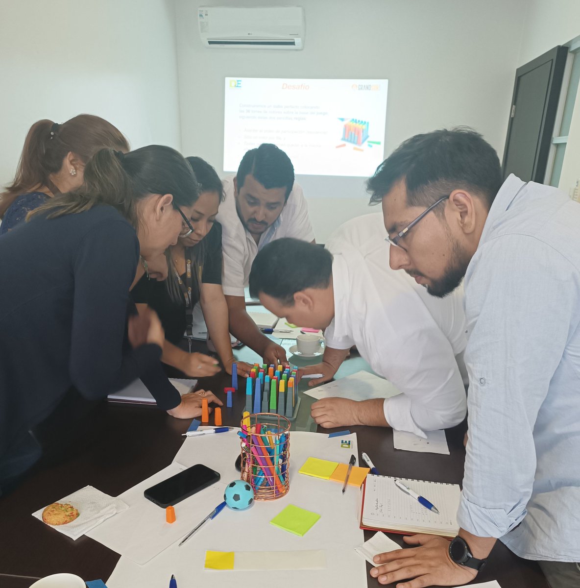 AsesoraDyE's tweet photo. Nada mejor que iniciar la última semana del 2022 🤜🤛 haciendo lo que nos apasiona "poner la Facilitación En Acción" & al servicio de nuestros clientes.
Juntos hacemos grandes cosas!!!
#directasyefectivas #workhardplayhard https://t.co/K1Yq22cDfk