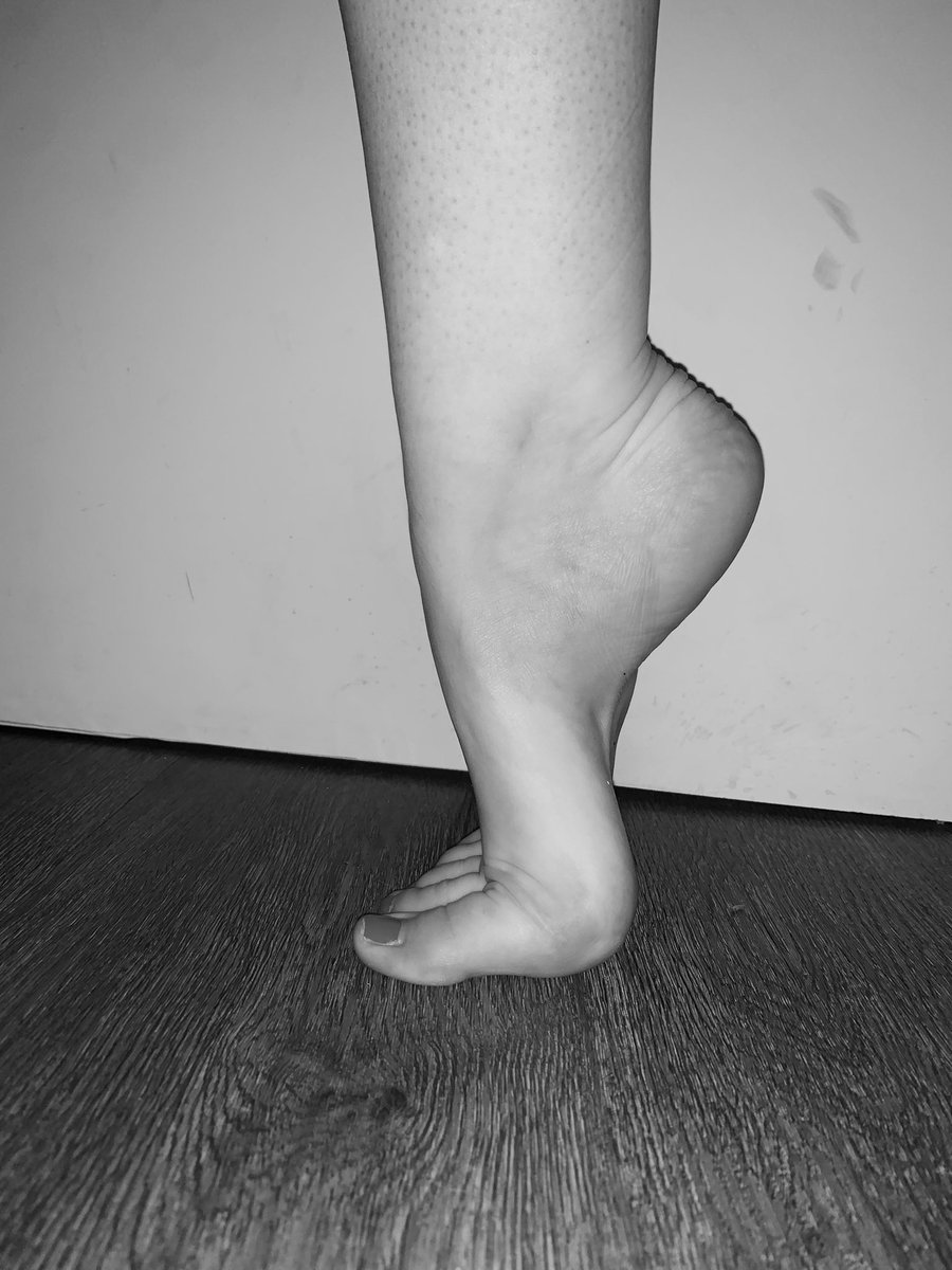 barbiefeet22's tweet photo. What do we think? Do you love my curves 🥺 what would you like to see? Cashapp: £barbiefeet22 #feetfethish #prettyfeeet #curvyfeet #feetselling https://t.co/H6xKRhna6T