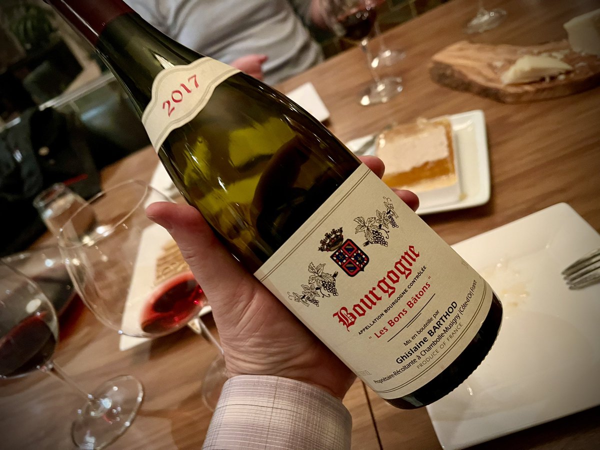 RoebuckSteve1's tweet photo. A fun evening
#cheers everyone π·
@AmauryCarrasco @Constan70997526 @CoastCabCritic @Noles31BB @vashtiroebuck1 #winetasting #winepairing #winelovers #wineintheglass #Bordeaux #foodiechats #foodandwine #sommchat #foodie #culinary #lifeisgood #Luxury #redwine #winetime https://t.co/r59Y7yjRmY