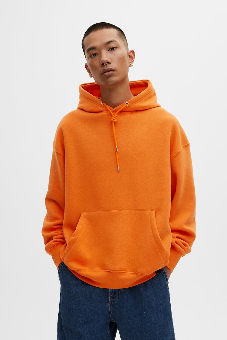 Richaardtp's tweet photo. Debido a la situación actual, mí mamá y yo nos encontramos sin empleo, las deudas aumentan, es difícil. Así que hemos decidido vender estos hoddies en algodón perchado súper Mónaco (no motosea) al módico precio de 65k con domicilio incluido en Bogotá. Agradezco RT o ❤️ https://t.co/fPGgQWRdfi
