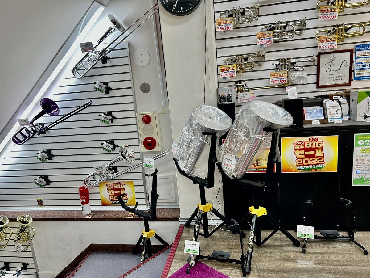 windocha's tweet image. 【2F金管フロア ブラスギャラリー♪】

ありがたいことに2日間SNSやる余裕も無いほどバタバタと過ごしておりました😵

今日はプラスチック管楽器
Coolwind(クールウインド)がこの後入荷予定です🙄
発泡スチロールまみれになりながら開梱がんばります😇
#頑張れスタッフ