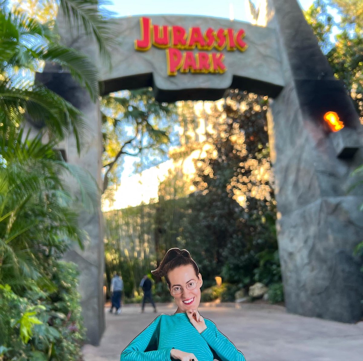 AlliJD3's tweet photo. #MiniAlli needed an #adventure, and @joshuaflynt took her to the #happiestplaceonearth 😍 We got it alllll in today! #HarryPotter and #JurassicPark 🧙🏻‍♂️🦖 #TeamAlliTravels ❤️ @Disney https://t.co/T0w7gWbrfk