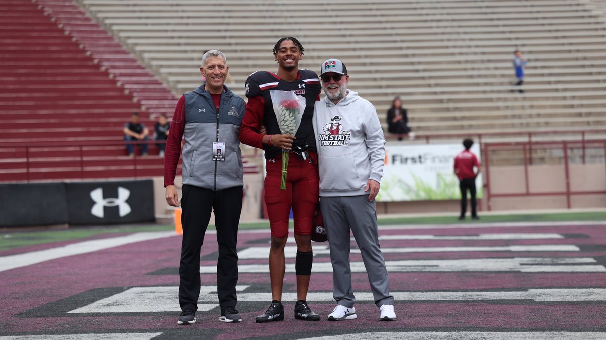 juicepowers's tweet photo. This year was incredible. Aggie nation, thank you so much for embracing a nobody from Inglewood CA to lay the foundation of success this program will create. It’s always been us against the world, but we looked adversity in the eye and BECAME BOWL CHAMPS 🏆🤎#aggieup https://t.co/rN6qVpmg4I