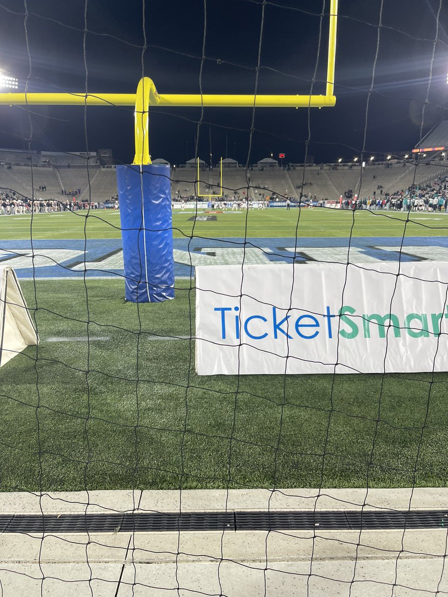 KJHerbert's tweet photo. @Birmingham_Bowl I would like this net down. They say it’s “broken”. I call BS. It was working fine. They are lazy. https://t.co/LaYkFJAgDo