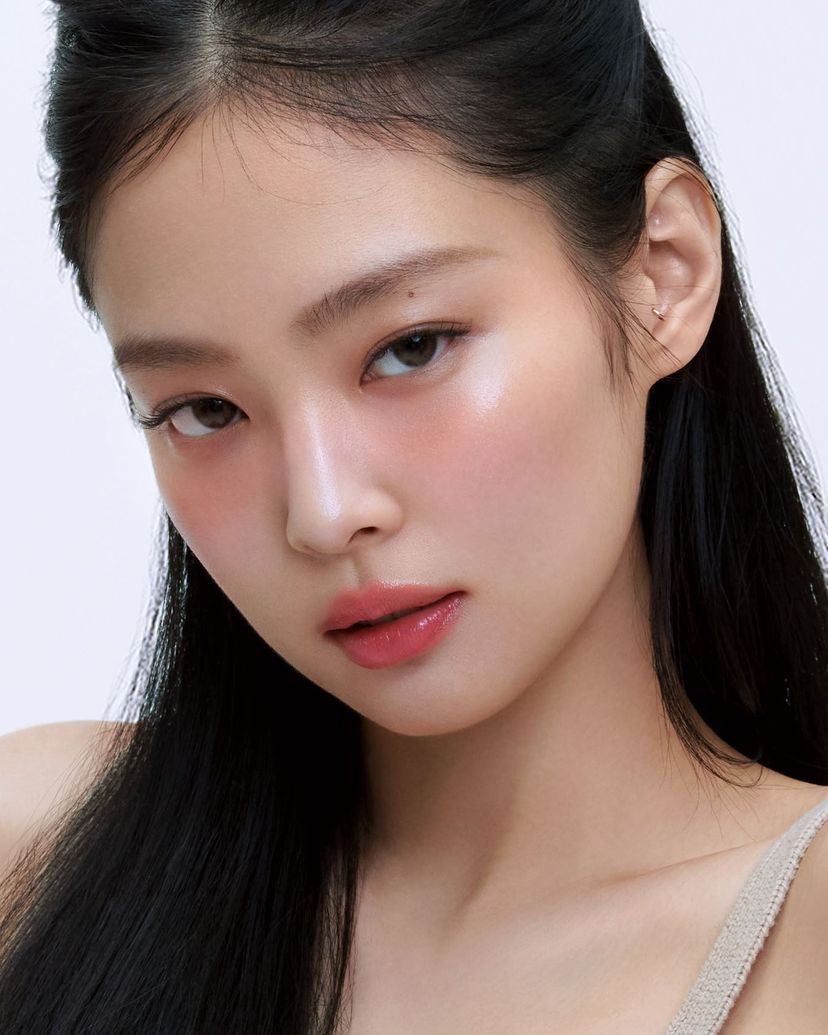 .<a href="/BLACKPINK/">BLACKPINKOFFICIAL</a>’s #JENNIE for HERA Beauty Sensual Nude Collection!

 #블랙핑크 #제니  #BLACKPINK