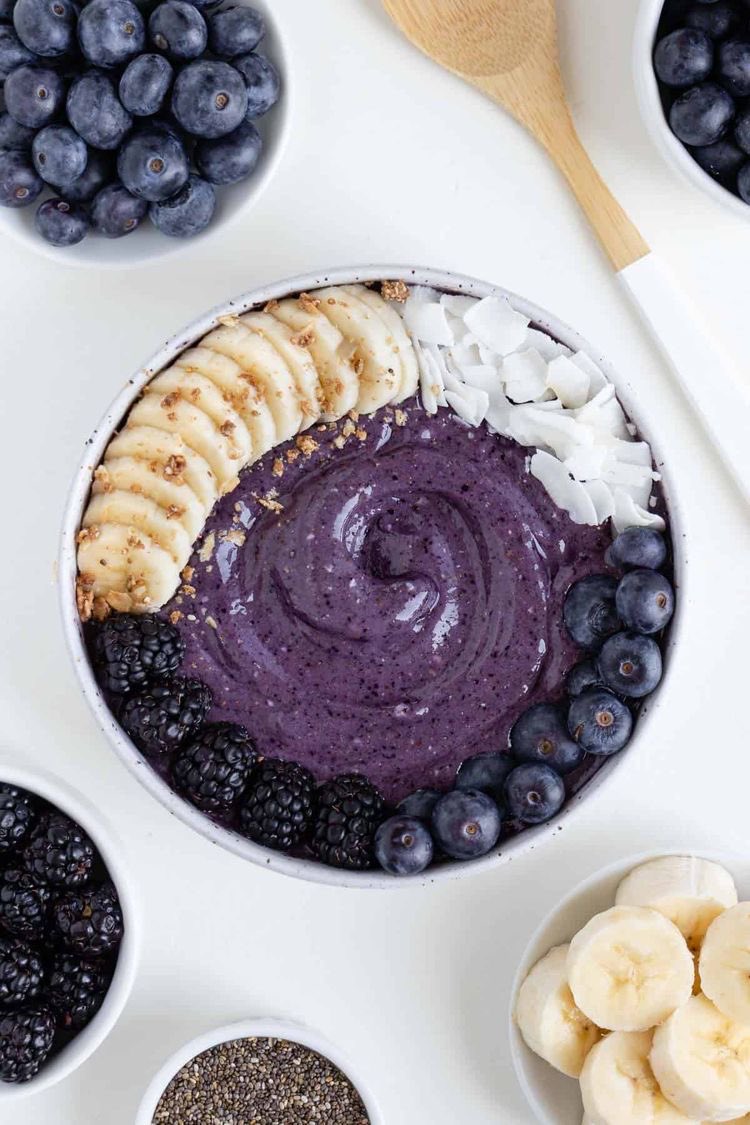 wehealthy3's tweet photo. Blueberries, banana, blackberries smoothie bowl perfect to start your day 4 bananas with handful of blueberries and blackberries add some coconut milk or water , shredded coconut for dressing. #vegan #smoothie #meal #health #lifestyle #nodrugs #nowar #trend #lifestyle https://t.co/tESMJZGxUM