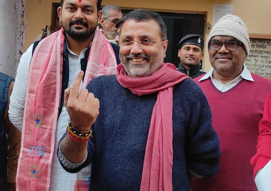 nishikant_dubey's tweet photo. भागलपुर में मेयर,उप मेयर व वार्ड पार्षद के परिवर्तन के लिए मतदान किया । पहले मतदान फिर जलपान,भागलपुर के लोगों से आग्रह है कि परिवर्तन के लिए मतदान करें https://t.co/UfErC9zWaY